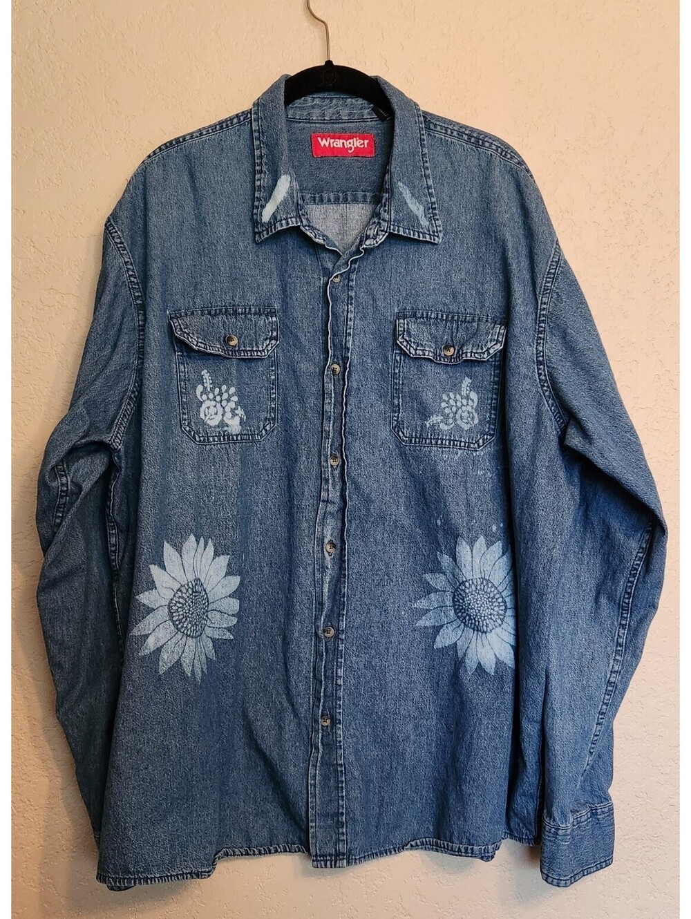 Wrangler Women's Sunflower Stenciled Cotton Shirt For A Light Jacket (Men's 2XL)